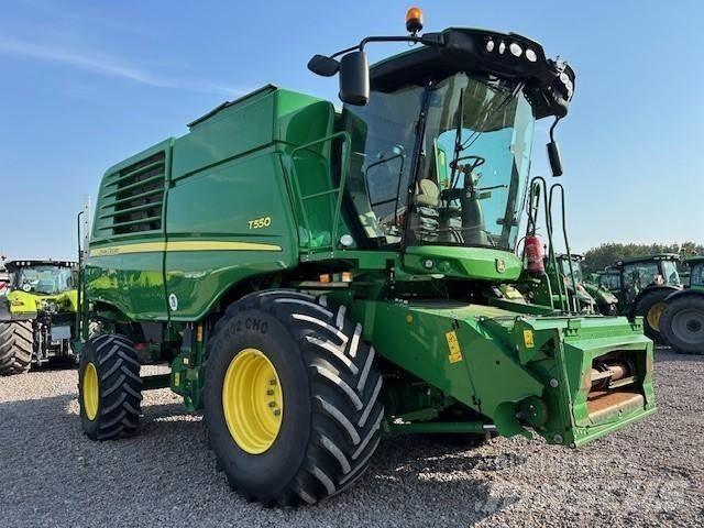 John Deere T 550 Ražas novākšanas kombaini