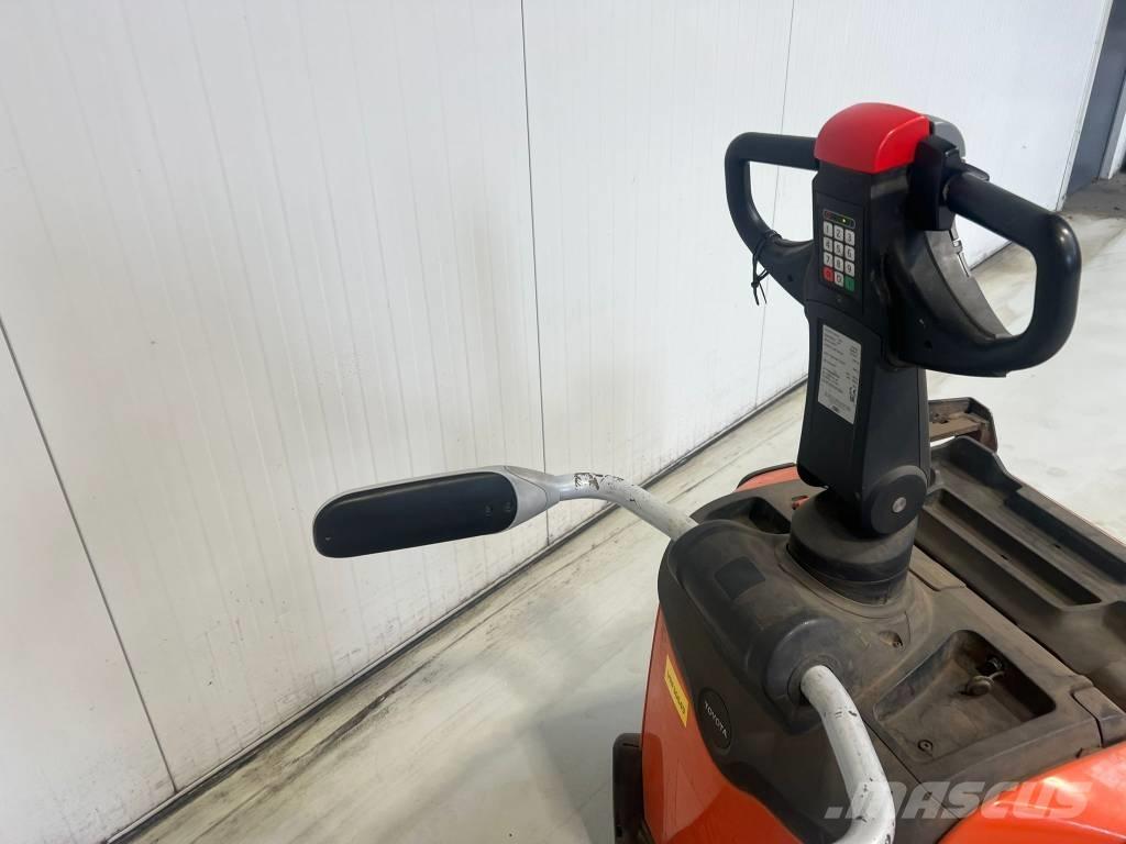 BT LPE250 Hidrauliskās stalažas ar platformu