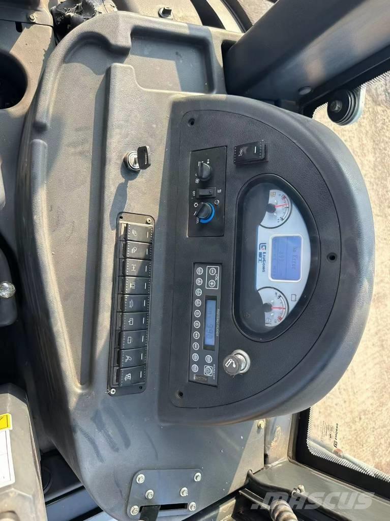 LiuGong CLG 777 A Ekskavatori-iekrāvēji