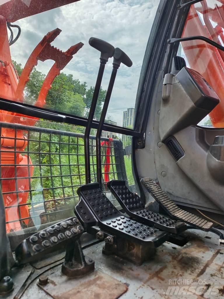Hitachi EX 200-3 Kāpurķēžu ekskavatori