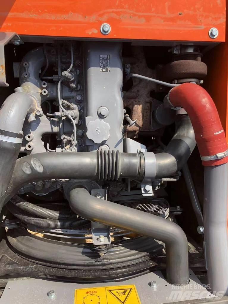 Hitachi ZX 120 Kāpurķēžu ekskavatori