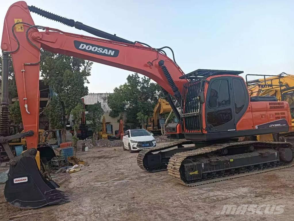 Doosan DX 225 LCA Kāpurķēžu ekskavatori