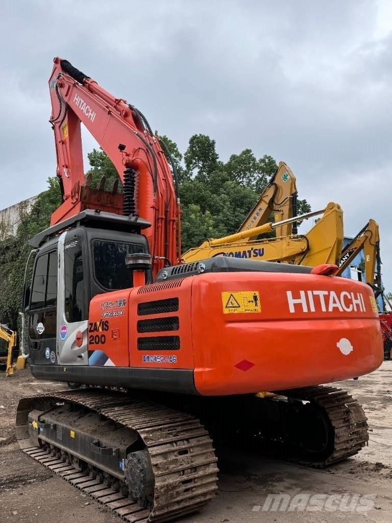 Hitachi ZX 200 Kāpurķēžu ekskavatori