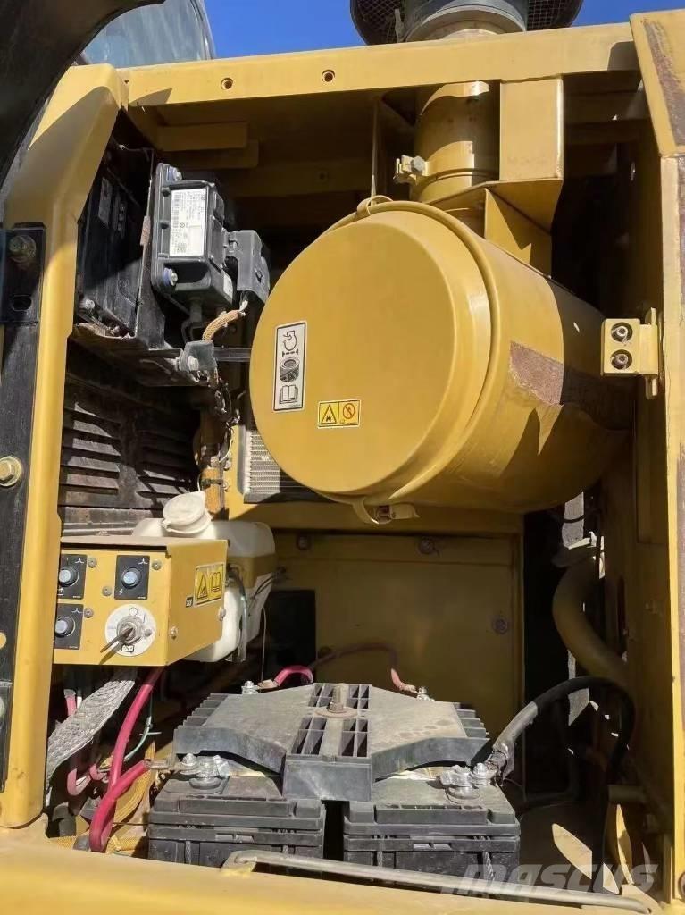 CAT 329 D2 Kāpurķēžu ekskavatori