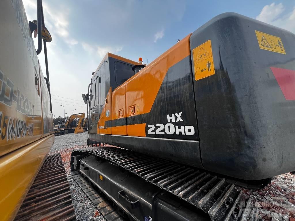 Hyundai HX 220 HD Kāpurķēžu ekskavatori