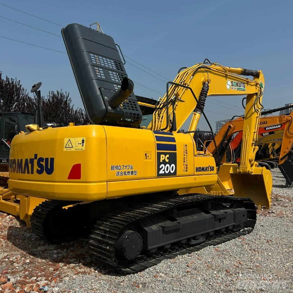 Komatsu 200-8 Kāpurķēžu ekskavatori