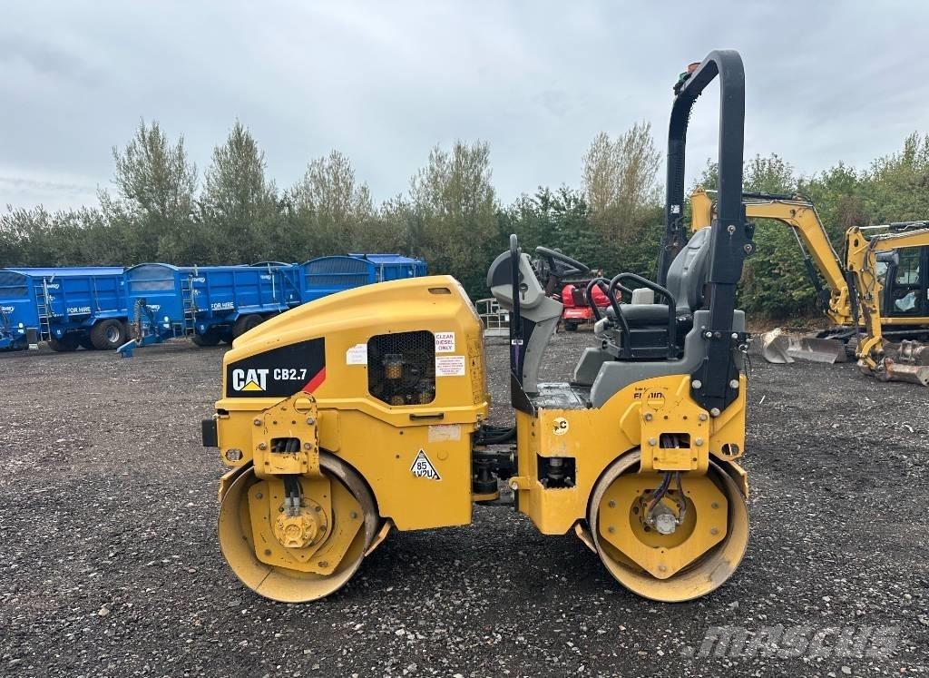 CAT CB 2.7 Divvalču grunts veltņi