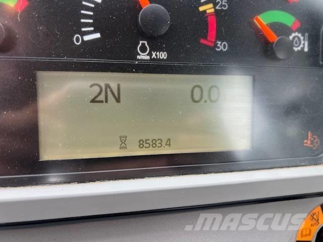 CAT 982 Iekrāvēji uz riteņiem