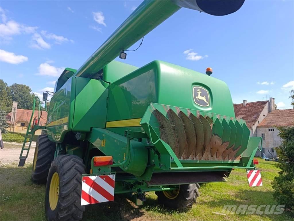 John Deere W650 Ražas novākšanas kombaini