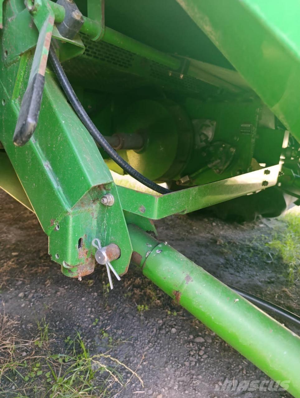 John Deere W650 Ražas novākšanas kombaini
