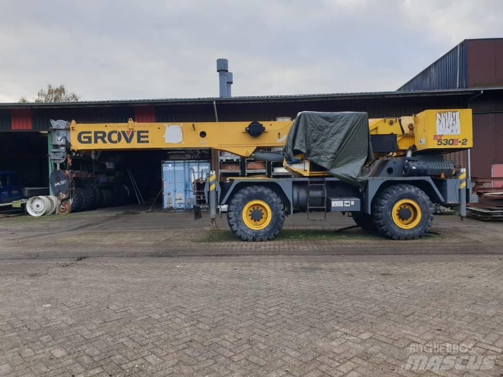 Grove RT 530 E-2 Celtņi nelīdzenām virsmām