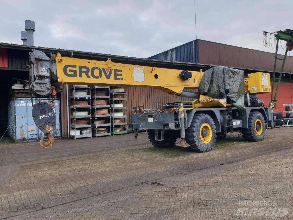 Grove RT 530 E-2 Celtņi nelīdzenām virsmām