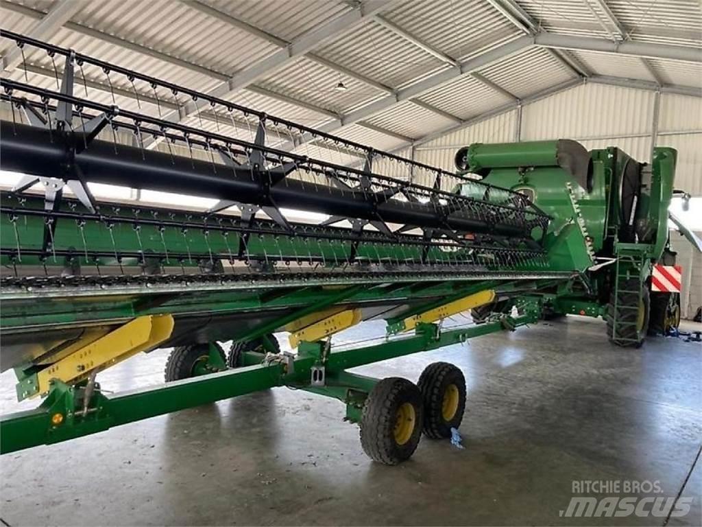 John Deere S 680 Ražas novākšanas kombaini