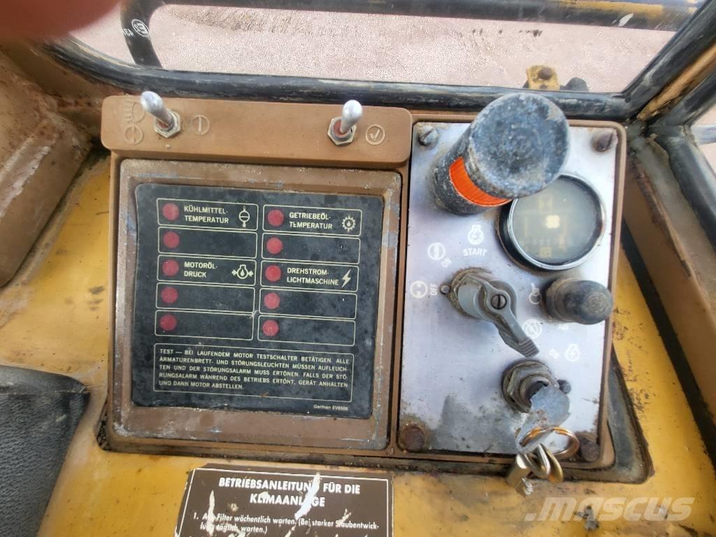 CAT 943 Kāpurķēžu iekrāvēji