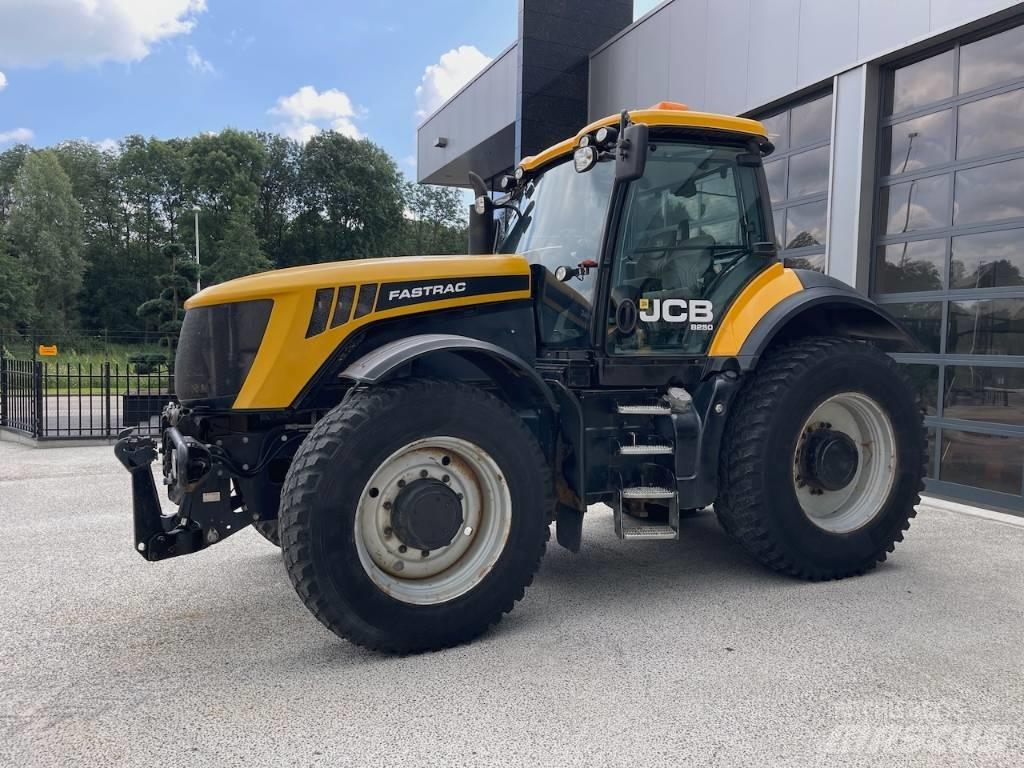 JCB Fastrac 8250 Traktori