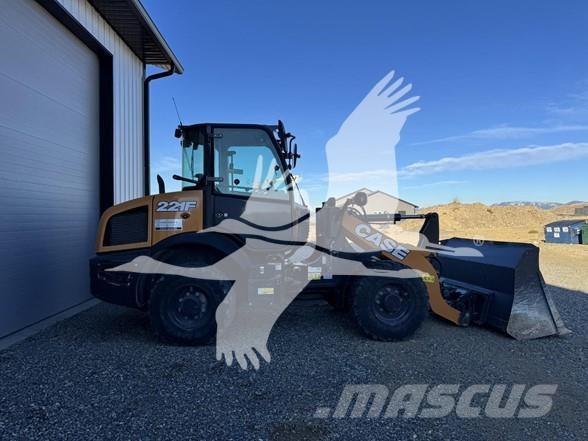 CASE 221F Iekrāvēji uz riteņiem