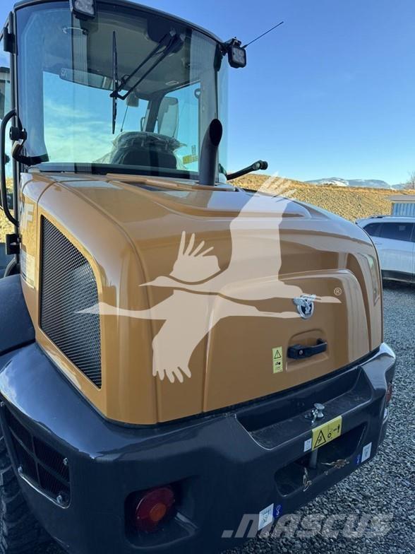 CASE 221F Iekrāvēji uz riteņiem