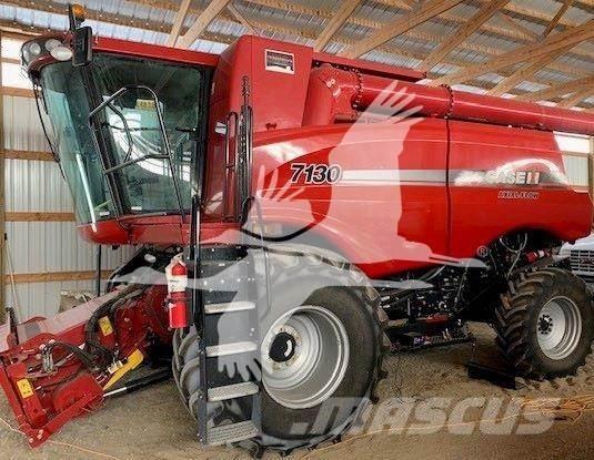 Case IH 7130 Ražas novākšanas kombaini