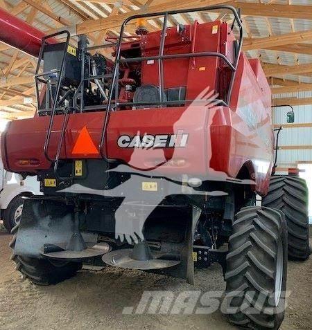 Case IH 7130 Ražas novākšanas kombaini