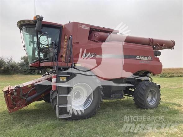 Case IH 8240 Ražas novākšanas kombaini