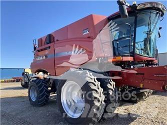 Case IH 8240 Ražas novākšanas kombaini