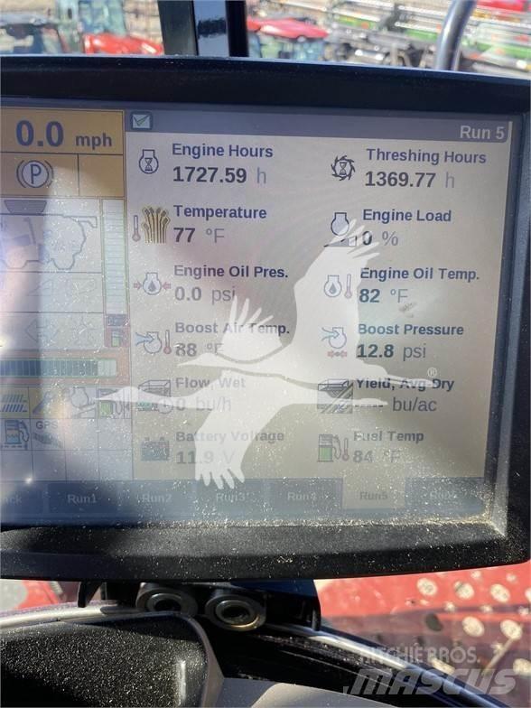 Case IH 8240 Ražas novākšanas kombaini