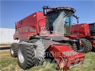 Case IH 8250 Ražas novākšanas kombaini