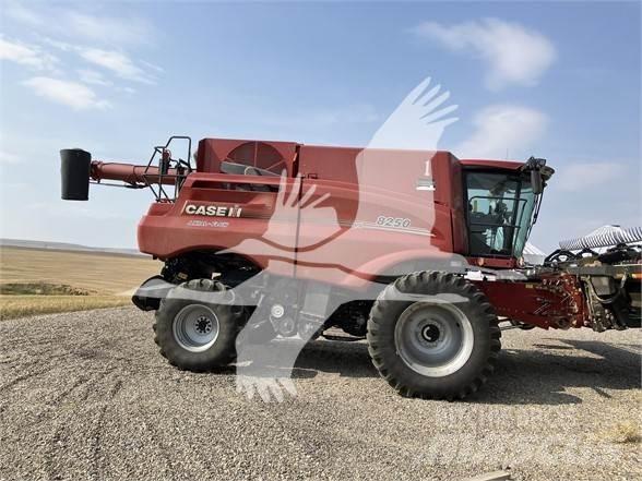Case IH 8250 Ražas novākšanas kombaini