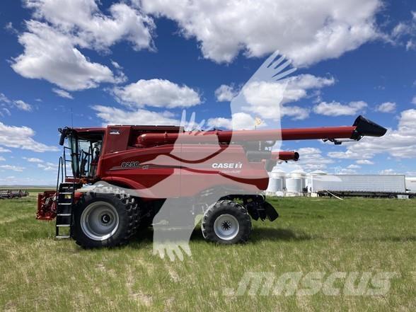 Case IH 8250 Ražas novākšanas kombaini