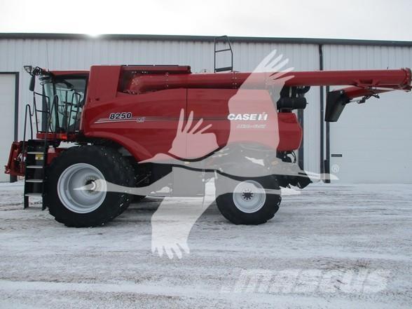 Case IH 8250 Ražas novākšanas kombaini