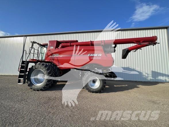 Case IH 8250 Ražas novākšanas kombaini