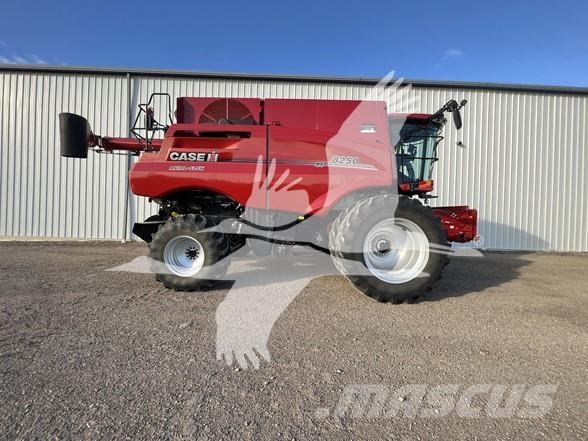 Case IH 8250 Ražas novākšanas kombaini