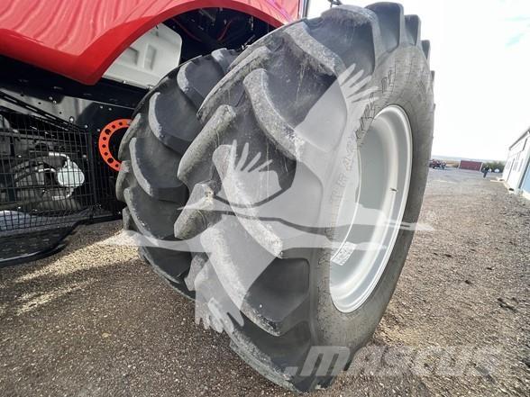 Case IH 8250 Ražas novākšanas kombaini