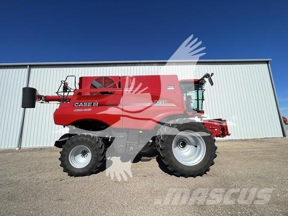 Case IH 8250 Ražas novākšanas kombaini