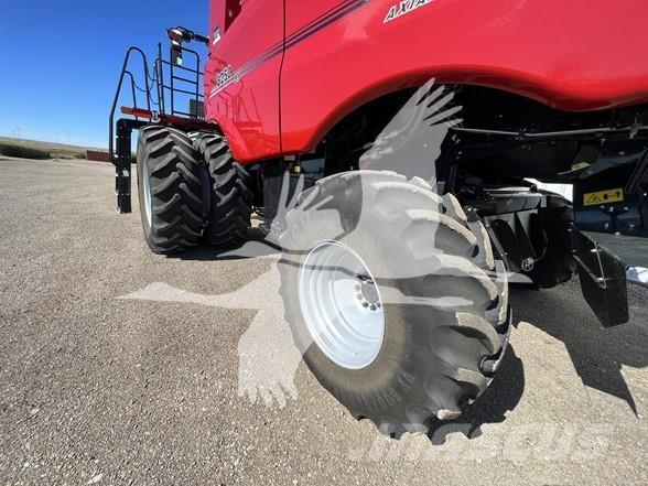 Case IH 8250 Ražas novākšanas kombaini