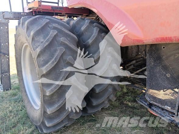 Case IH 8250 Ražas novākšanas kombaini