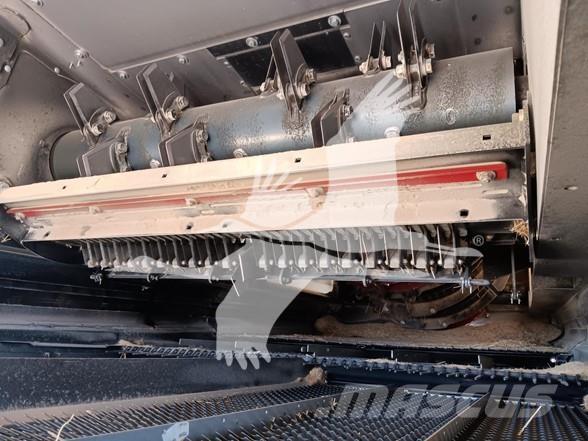 Case IH 8250 Ražas novākšanas kombaini