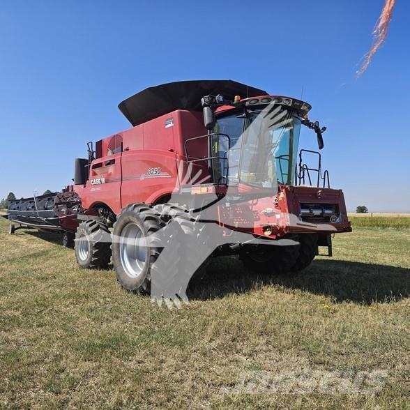Case IH 8250 Ražas novākšanas kombaini