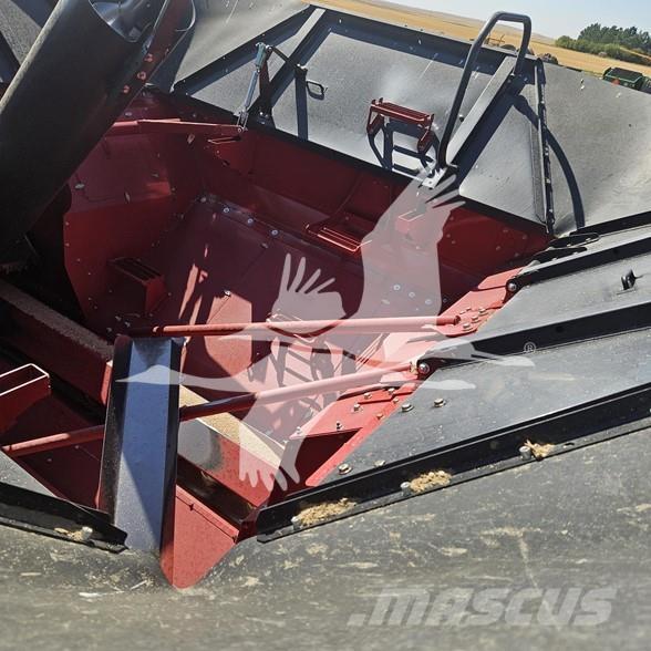 Case IH 8250 Ražas novākšanas kombaini