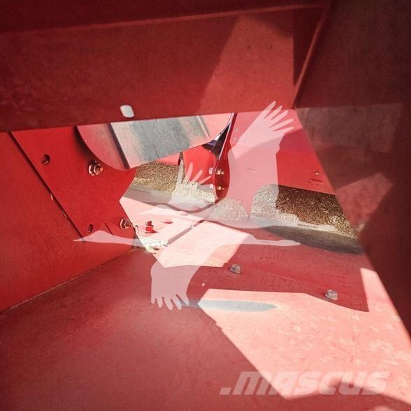 Case IH 8250 Ražas novākšanas kombaini