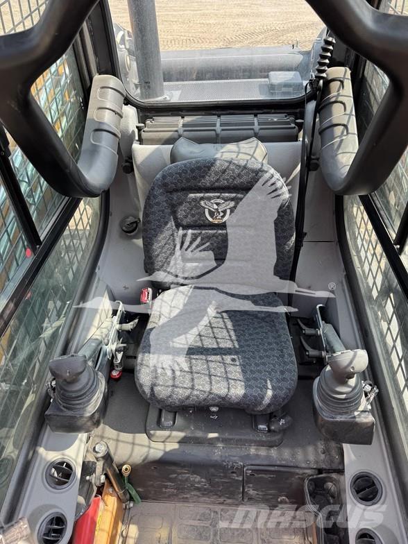 CASE TV450B Lietoti riteņu kompaktiekrāvēji