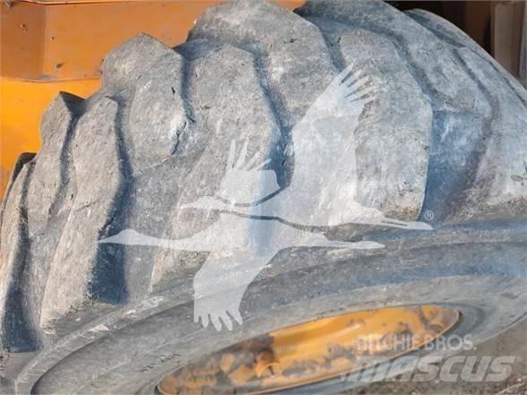 JCB 3TS-8W Lietoti riteņu kompaktiekrāvēji