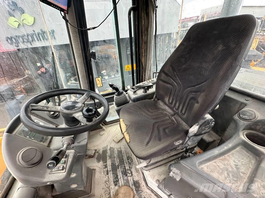 Liebherr L 524 Iekrāvēji uz riteņiem