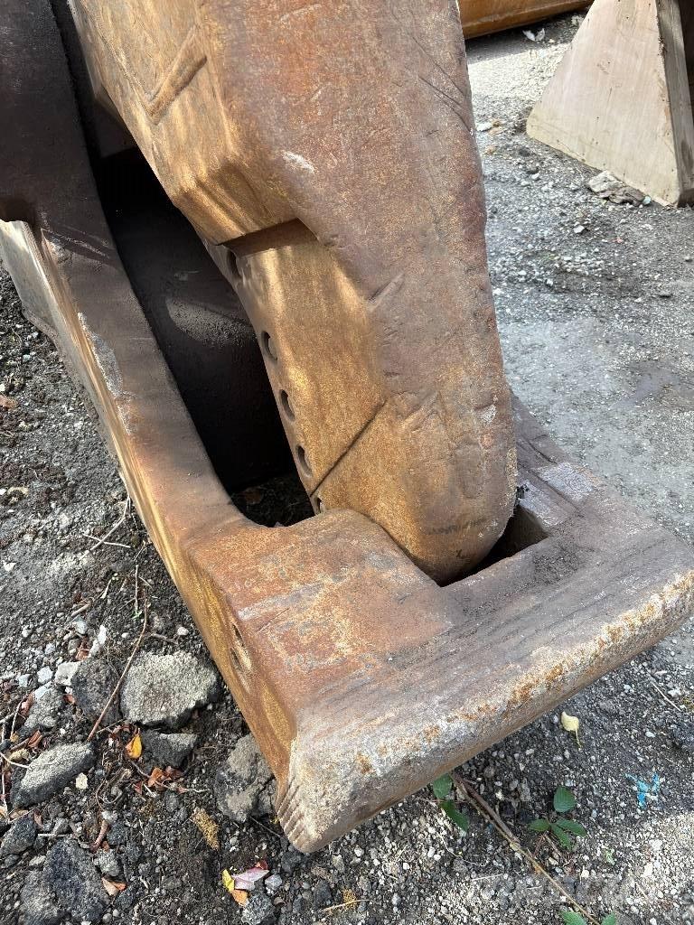 CAT 385 C Kāpurķēžu ekskavatori