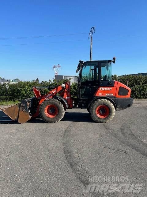 Kubota R 082 Iekrāvēji uz riteņiem