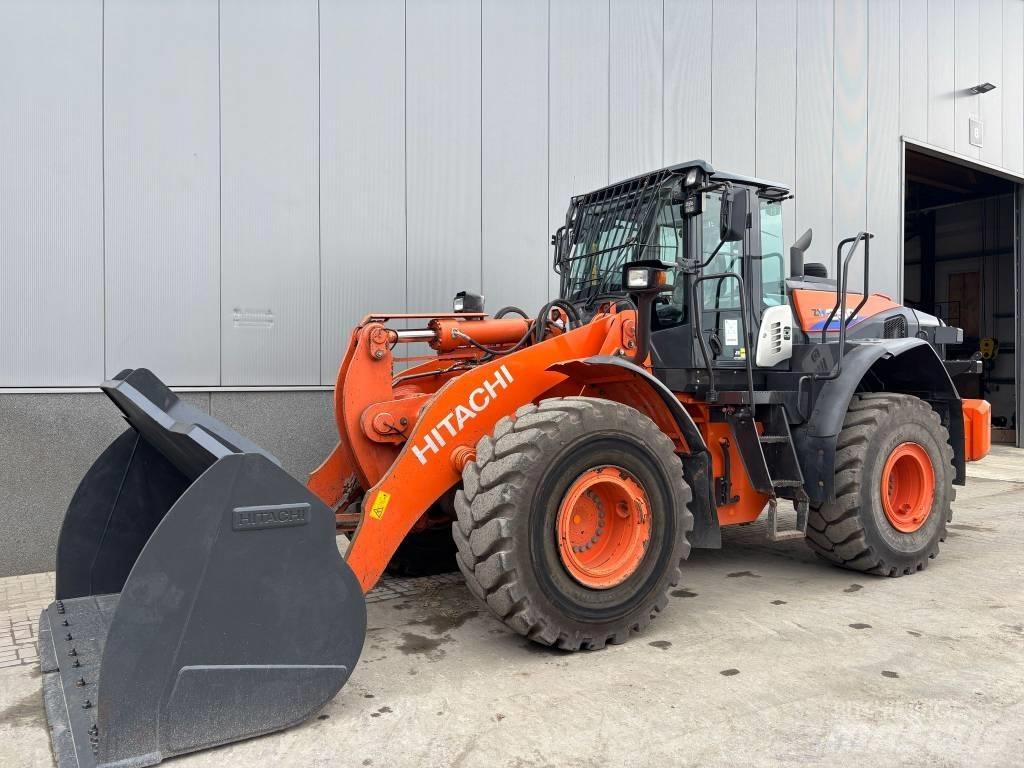 Hitachi ZW 250-6 Iekrāvēji uz riteņiem