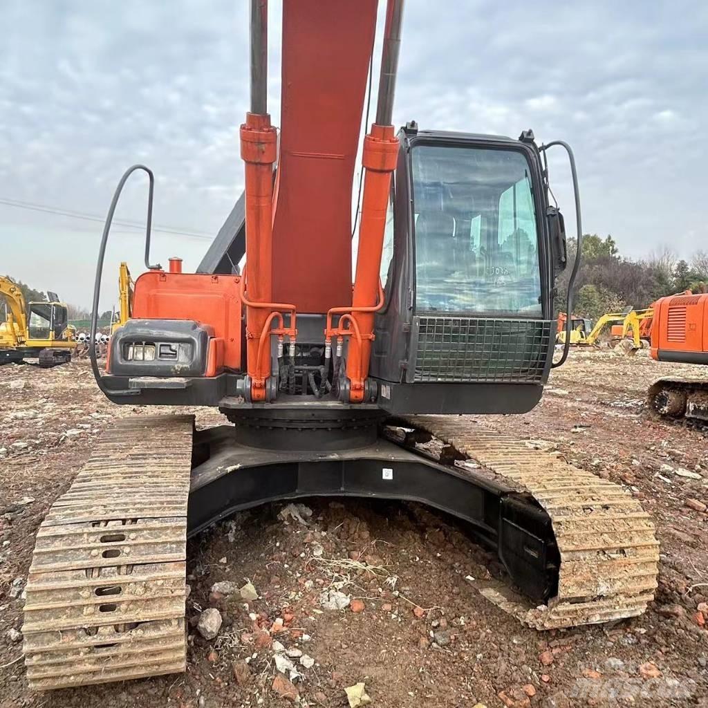 Hitachi ZX 240 Kāpurķēžu ekskavatori