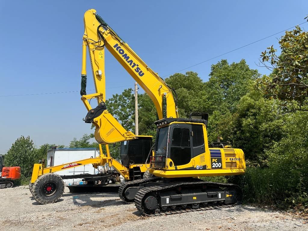 Komatsu PC200-8 Kāpurķēžu ekskavatori