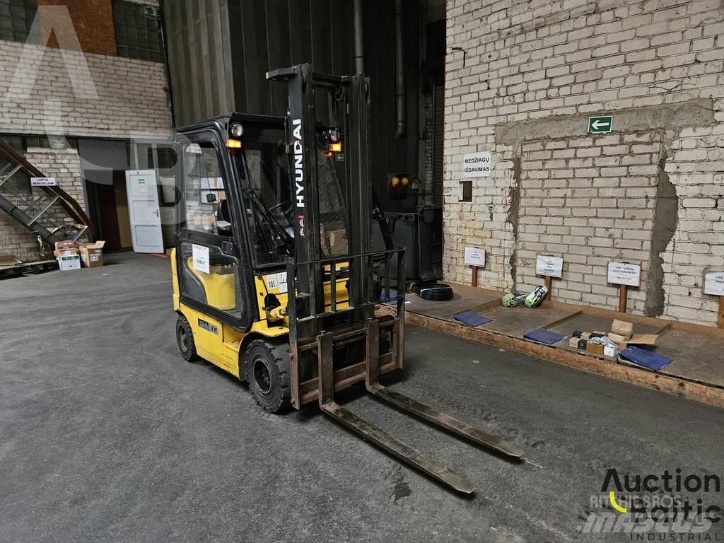 Hyundai 18D-7E Tehnika ar dīzeļa dzinēju
