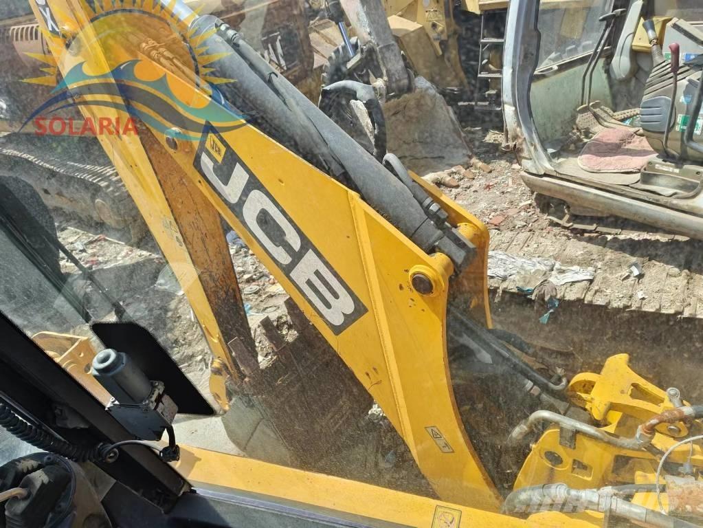 JCB 3 CX Ekskavatori-iekrāvēji